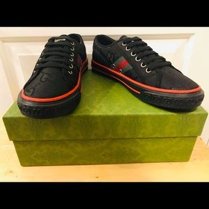 NEW women’s Gucci Sneakers tennis shoes NWT